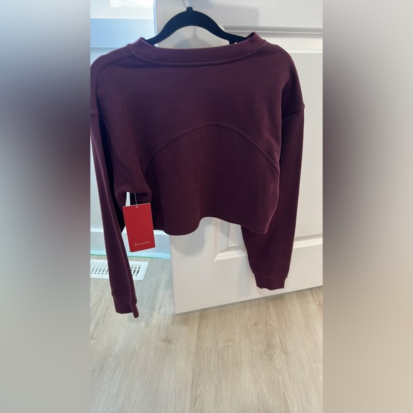 Woman’s cropped lululemon sweater Size 6 NWT - Picture 2 of 2